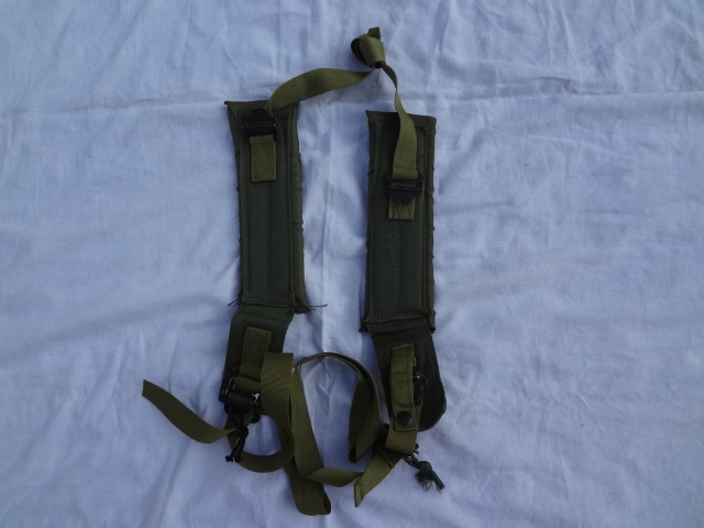 Neoriginal US army výstrojní popruhy.