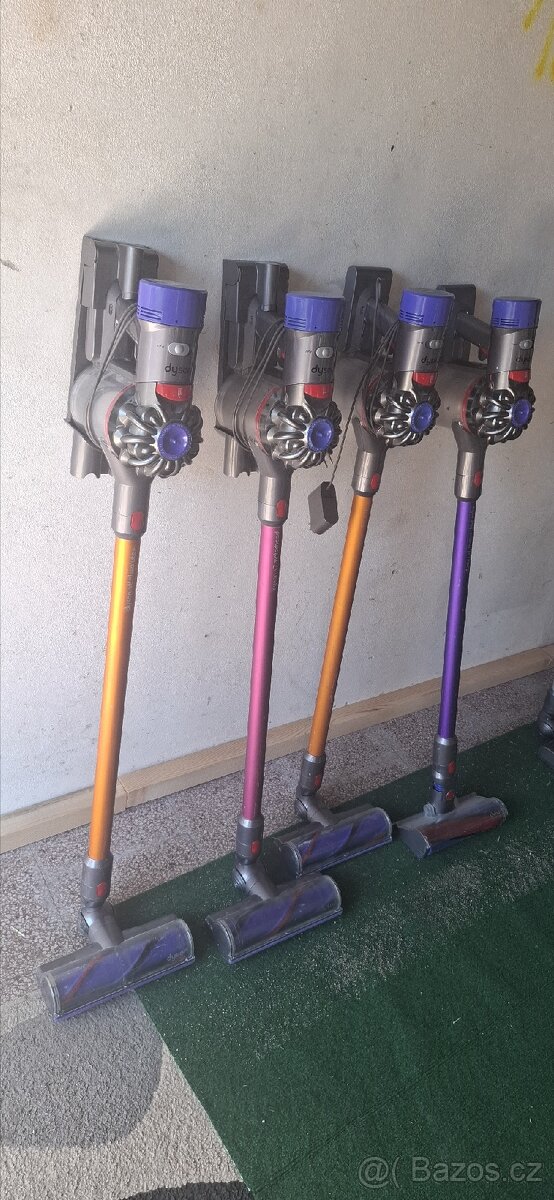 Dyson V8