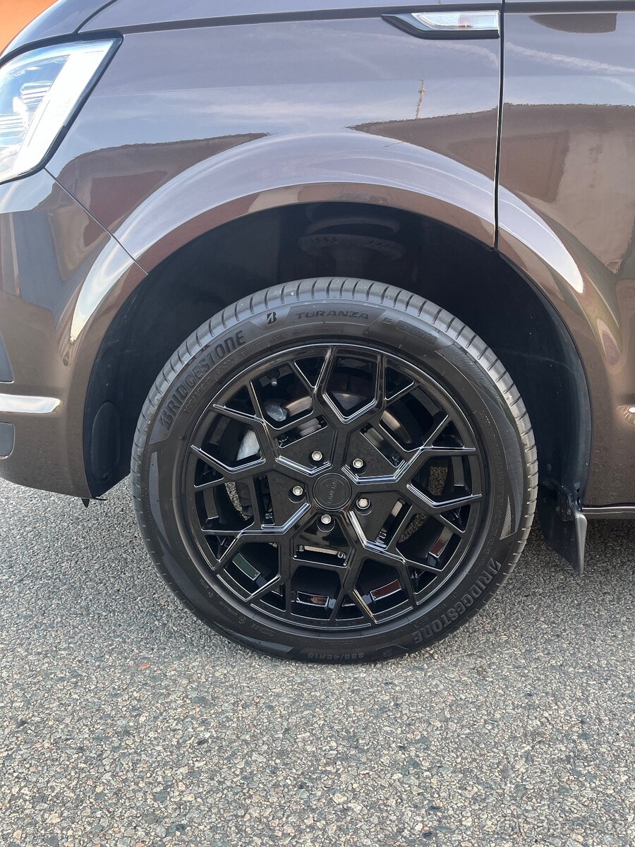 Letní ALU sada R18, 5x120, ET45, RIVIERA RTX Gloss Black, T6