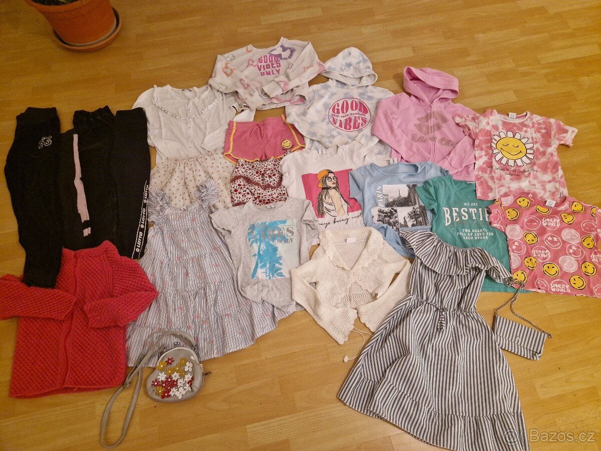 Set dívčího oblečení. 23ks vel:134-140.