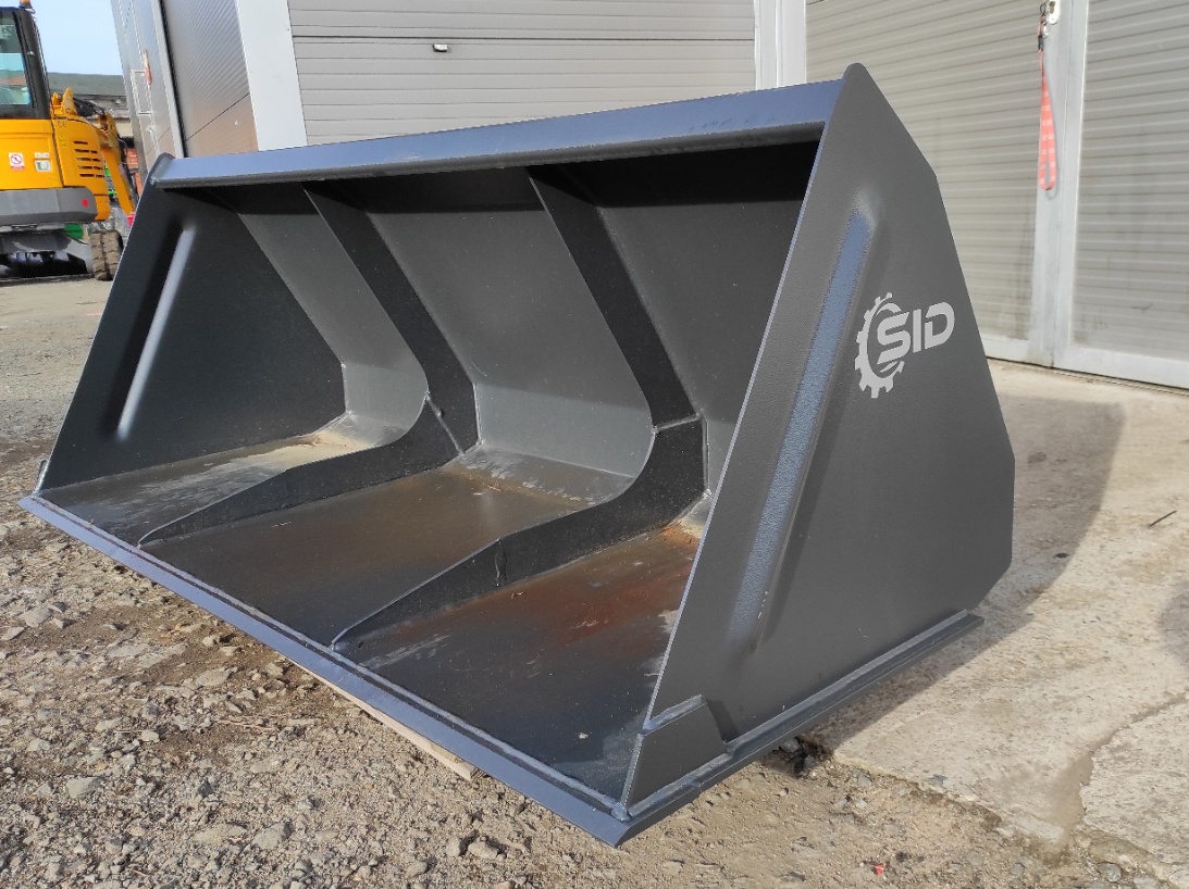 Univerzální lopata pro traktor s čelním nakladačem