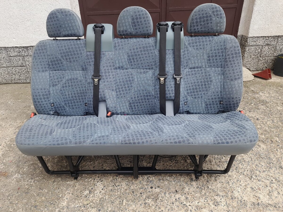 Ford Transit trojsedačka
