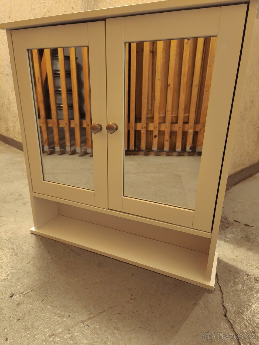 Koupelnová skříňka se zrcadlem