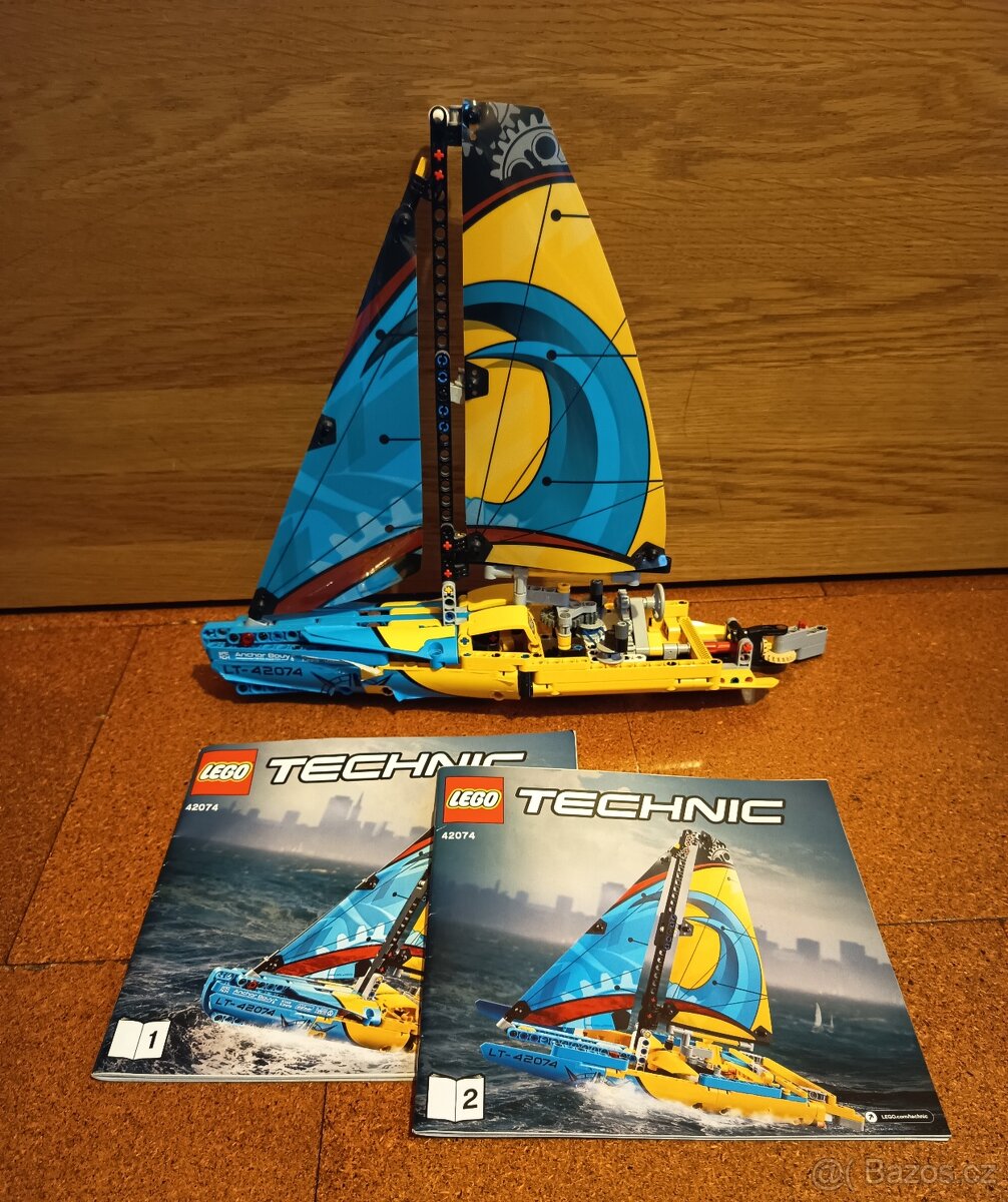 Lego technic závodní jachta
