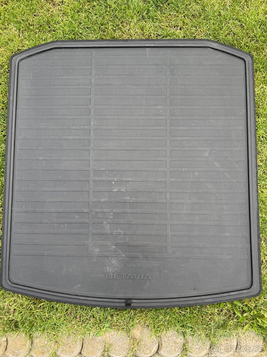 Gumová vana do kufru Octavia IV liftback
