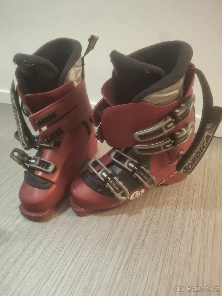 Lyžařské boty 270