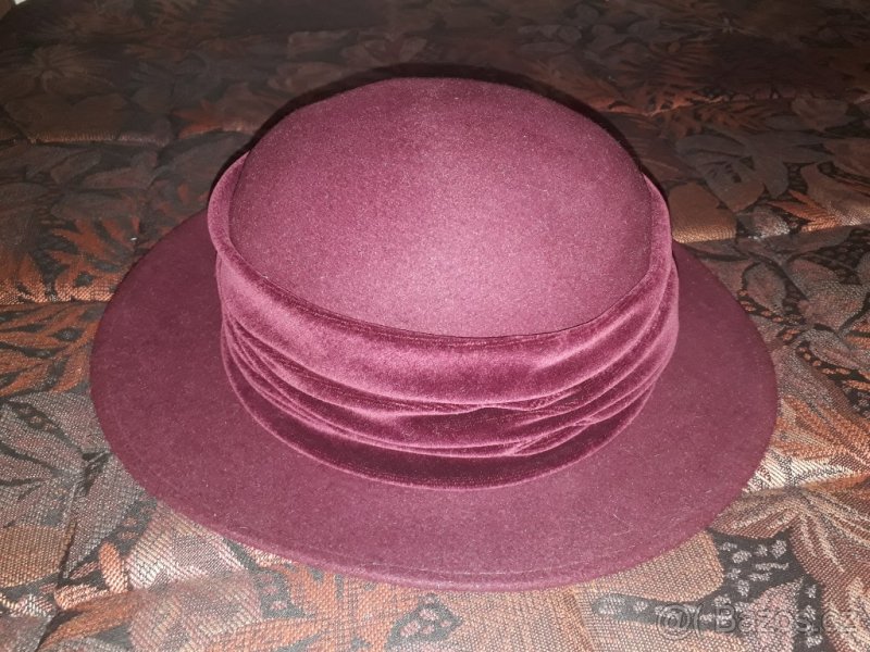 Vínový vlněný klobouk značky TONAK  – vel. 56