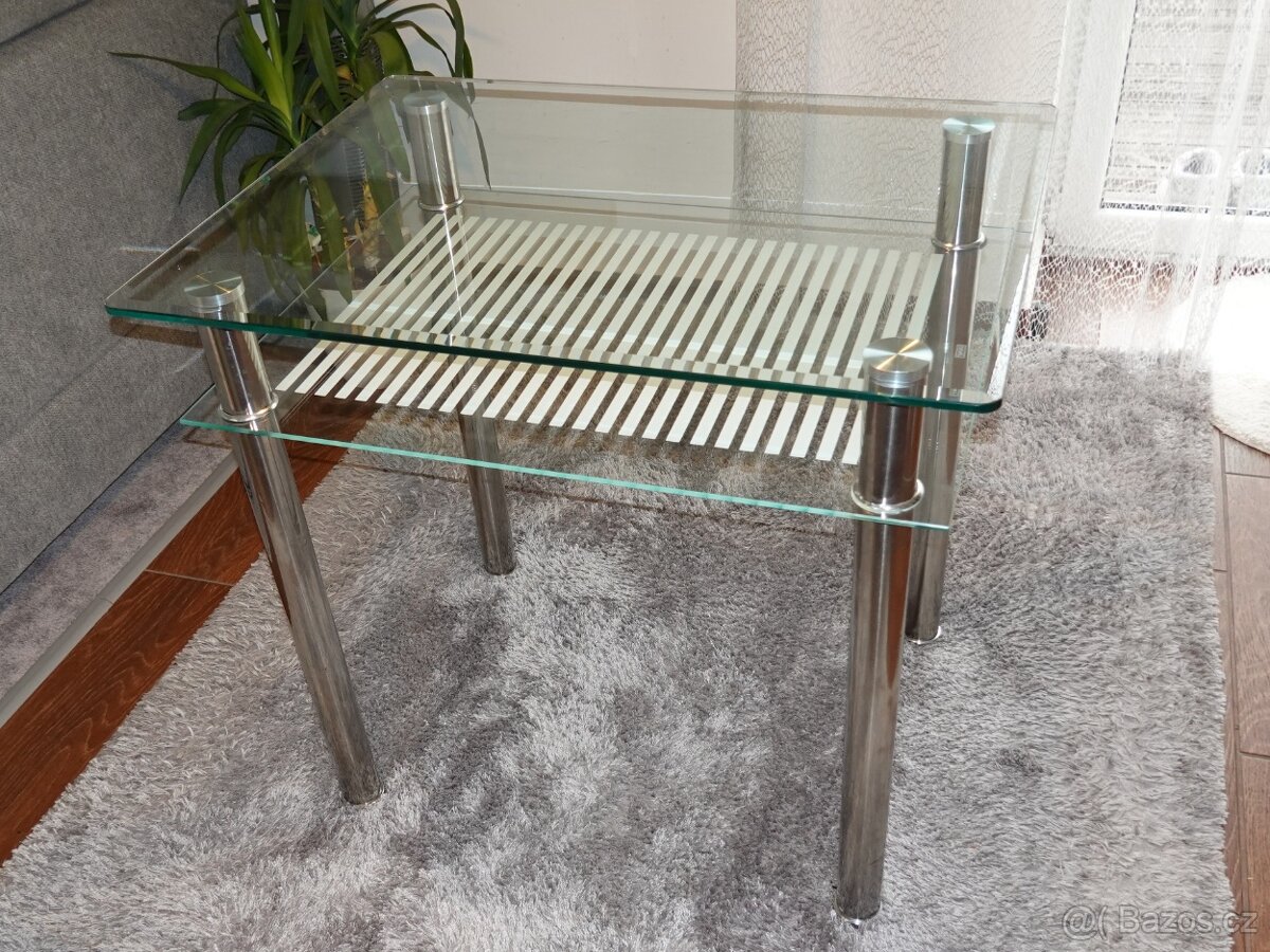 Skleněný jídelní stůl 80x60 s odkládací plochou