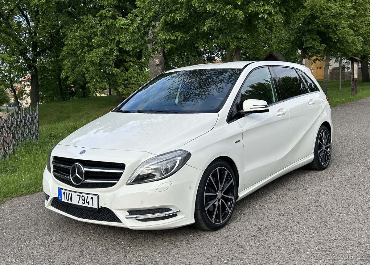 Mercedes - Benz B 180, Edition Black & White, atraktivní vůz