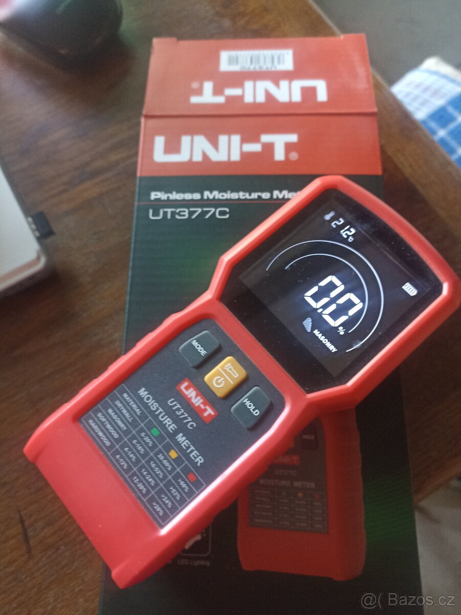 Měřič vlhkosti UNI-T UT377C