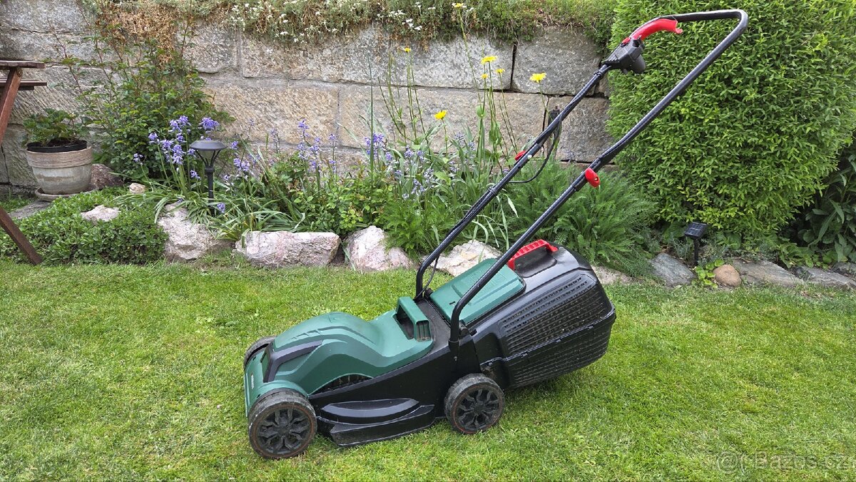 Elektrická sekačka na trávu Parkside PRM 1300 A1.