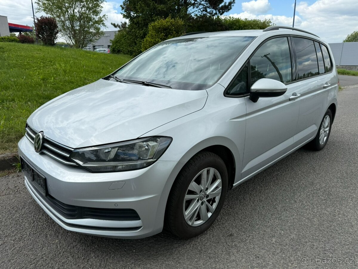 VW Touran 2.0TDi r.v.2020 manuál 110kw panorama el. tažné