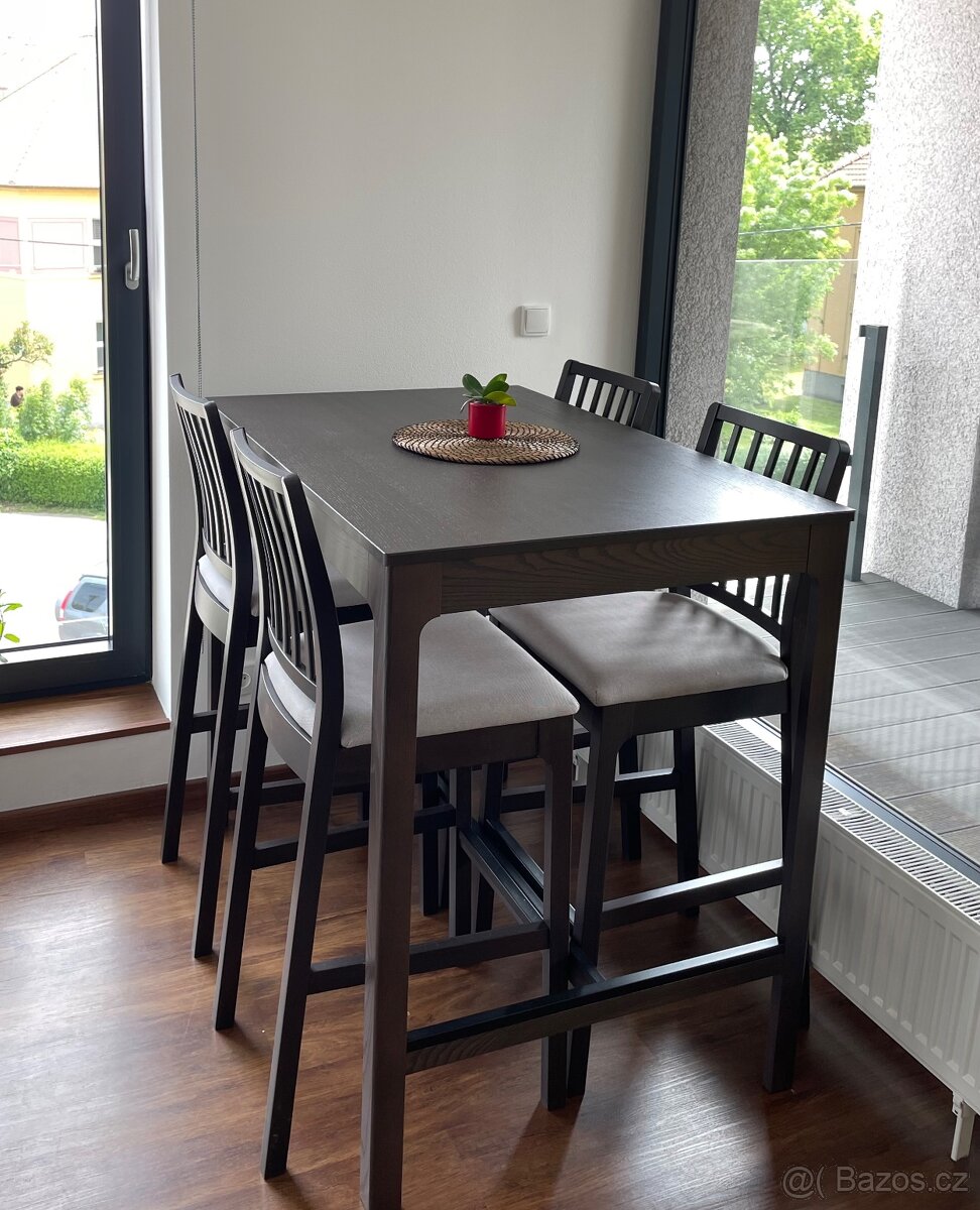 EKEDALEN Barový stolek se 4 bar. stoličkami