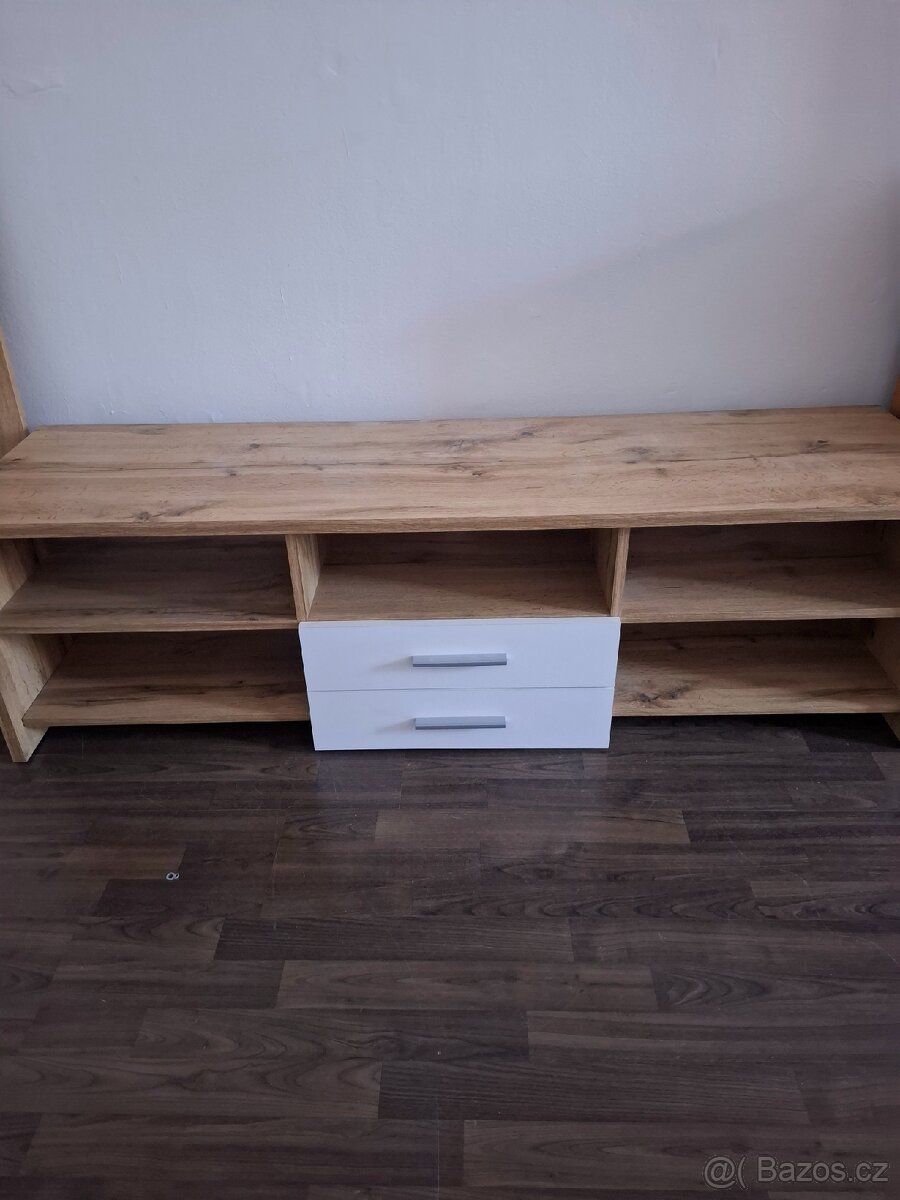 Tv stolek