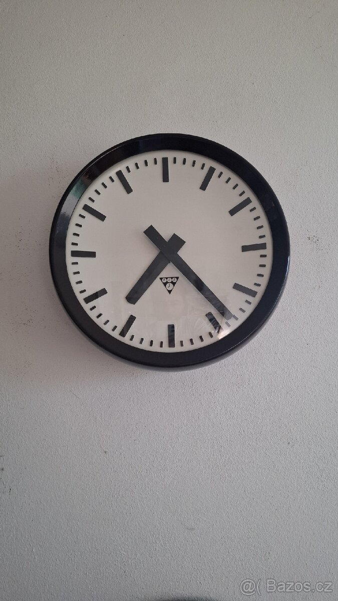 Luxusni retro hodiny Pragotron