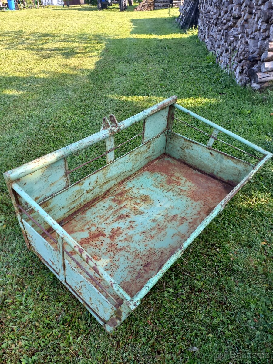 Prodám přepravní box za traktor na třetí bod a šavle.