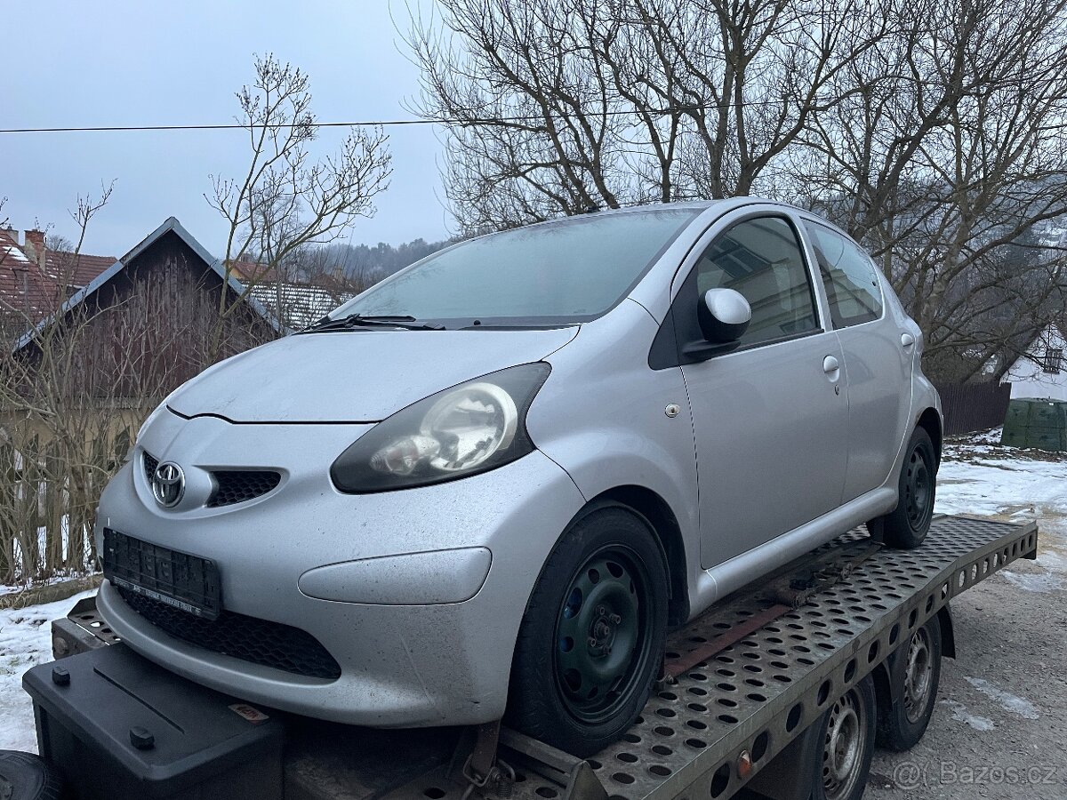 toyota aygo 1.0-50kw,r.v.2008 náhradní díly