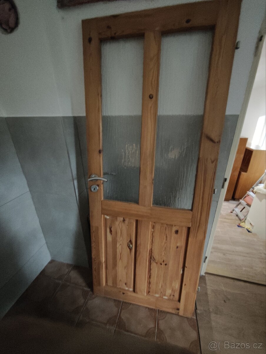 Prodám dřevěné dveře 80 levé