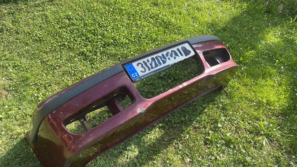 Originální přední nárazník Škoda Octavia 1 RS – bez poškozen