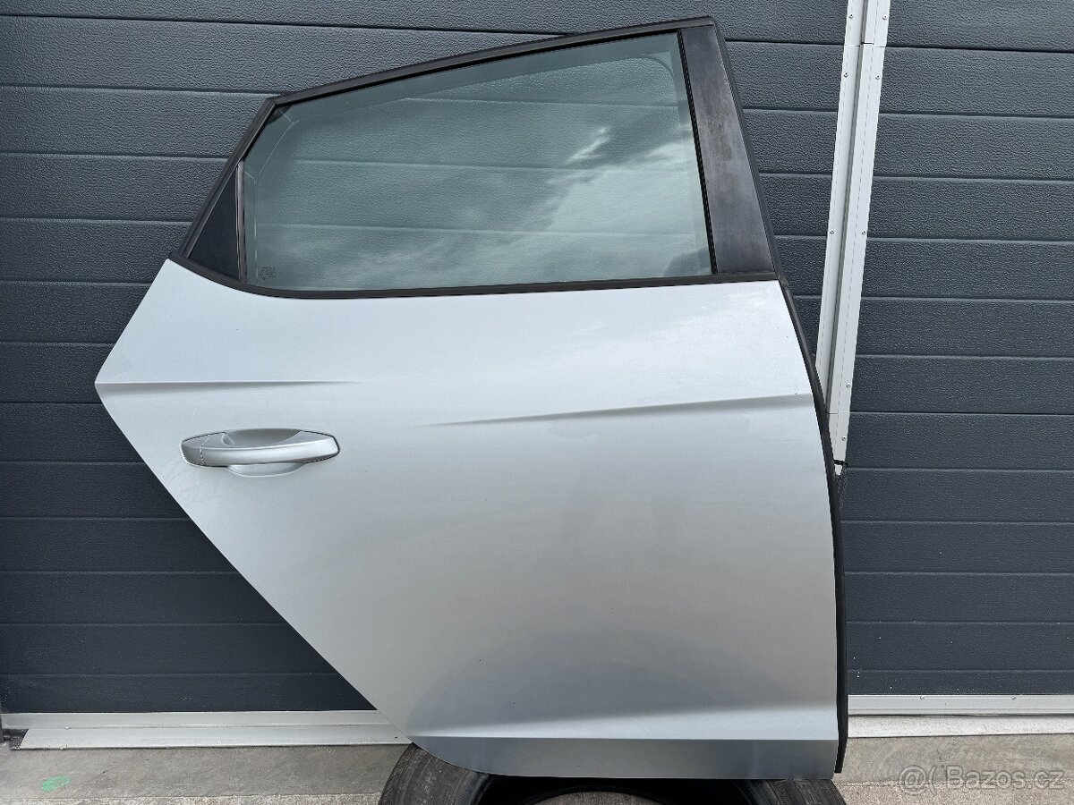 Dveře Seat Leon 5F hatchback pravé zadní , kód barvy LX7W