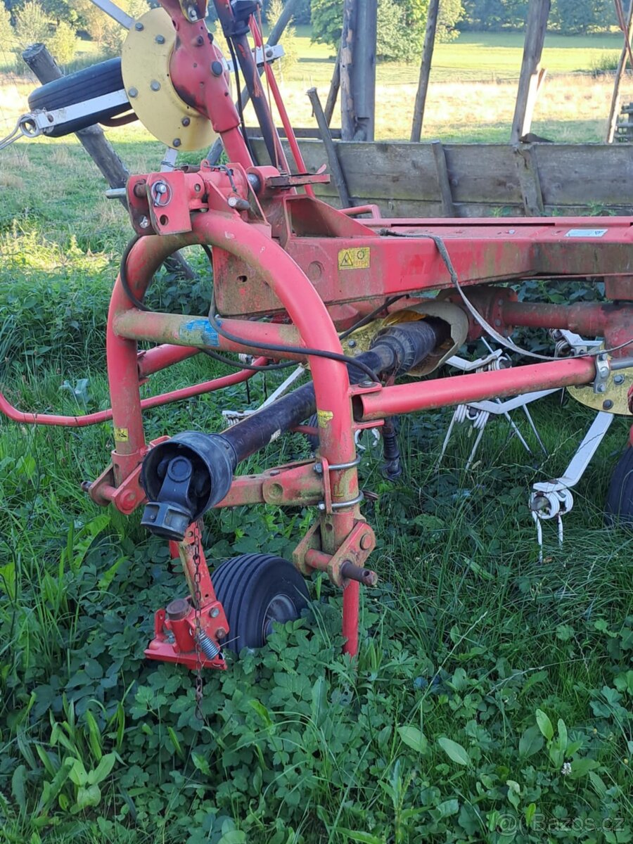 Prodám šestirotorový obraceč
