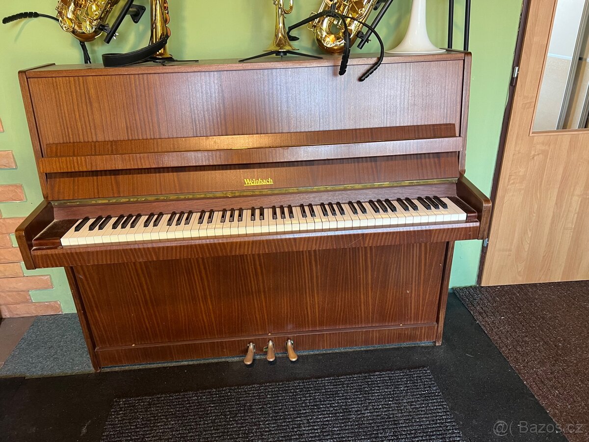 Velká sleva Klavír celopancéřové piano  v dobrém stavu
