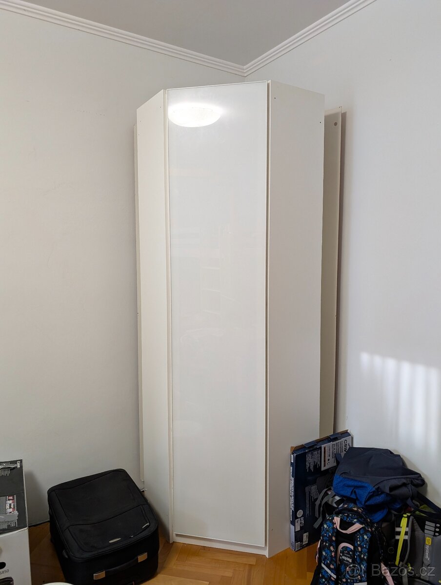 Šatní skříň IKEA PAX - rohová