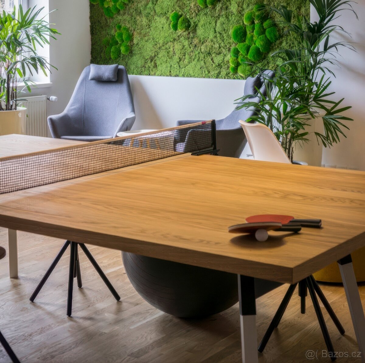 Moderní multifunkční stůl
