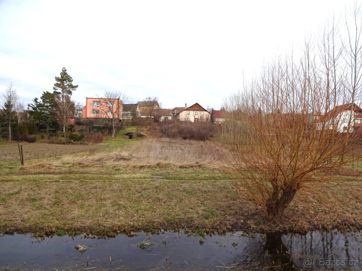 Prodej, stavební pozemek 1.403 m2, Hostěradice, okr. Znojmo