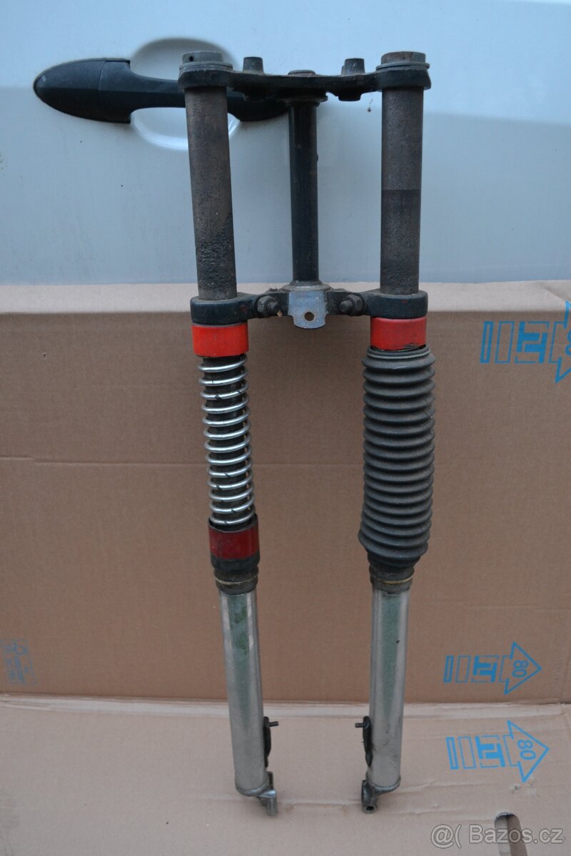 JAWA 350/634 Přední vidlice s brýlemi a manžetou. NOVÁ CENA.