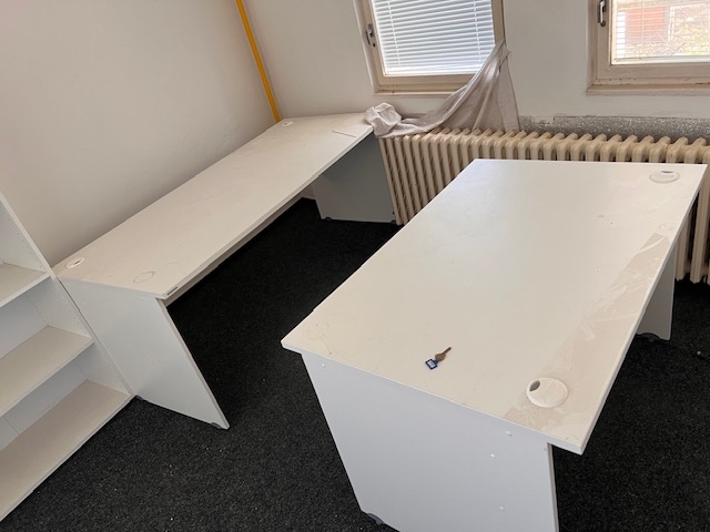 Kancelářský nábytek 4-5 lidí - Praha 9