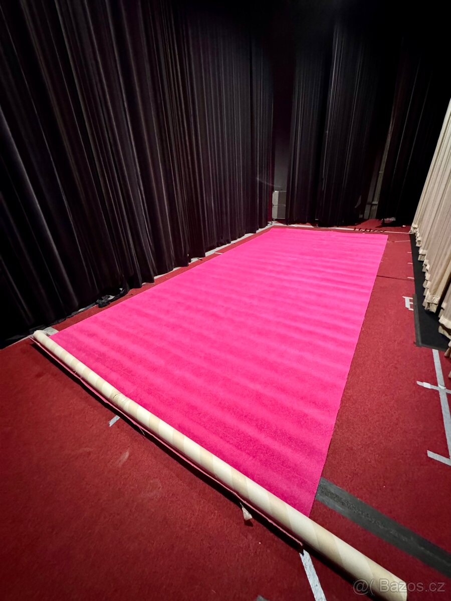 Růžový koberec 3,5x7,5