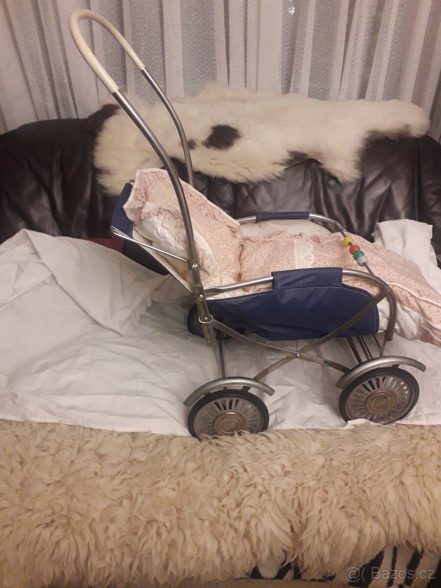Kočárek pro panenky