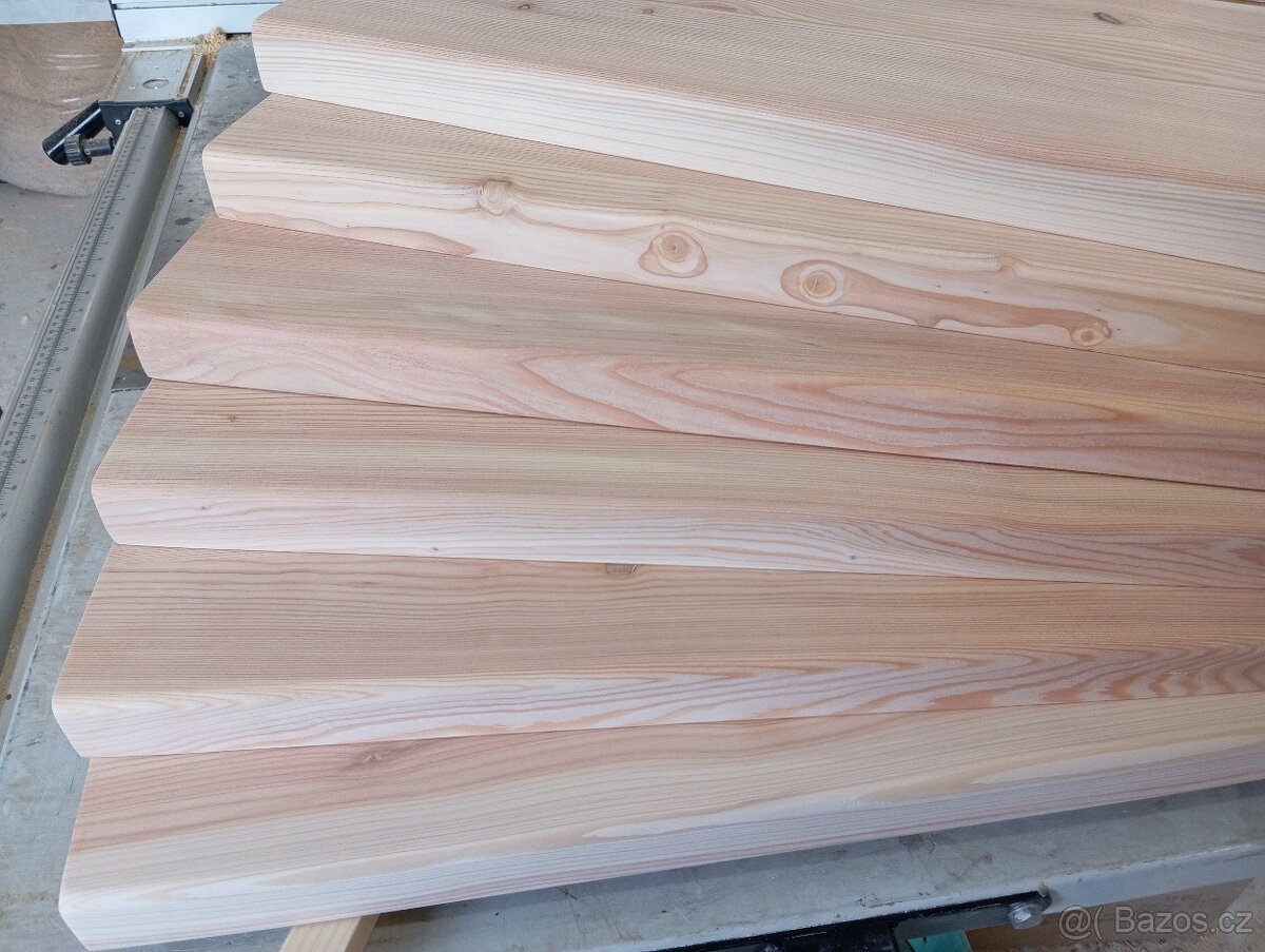 Schodnice/nášlapy schodiště-masiv modřín 27/40mm