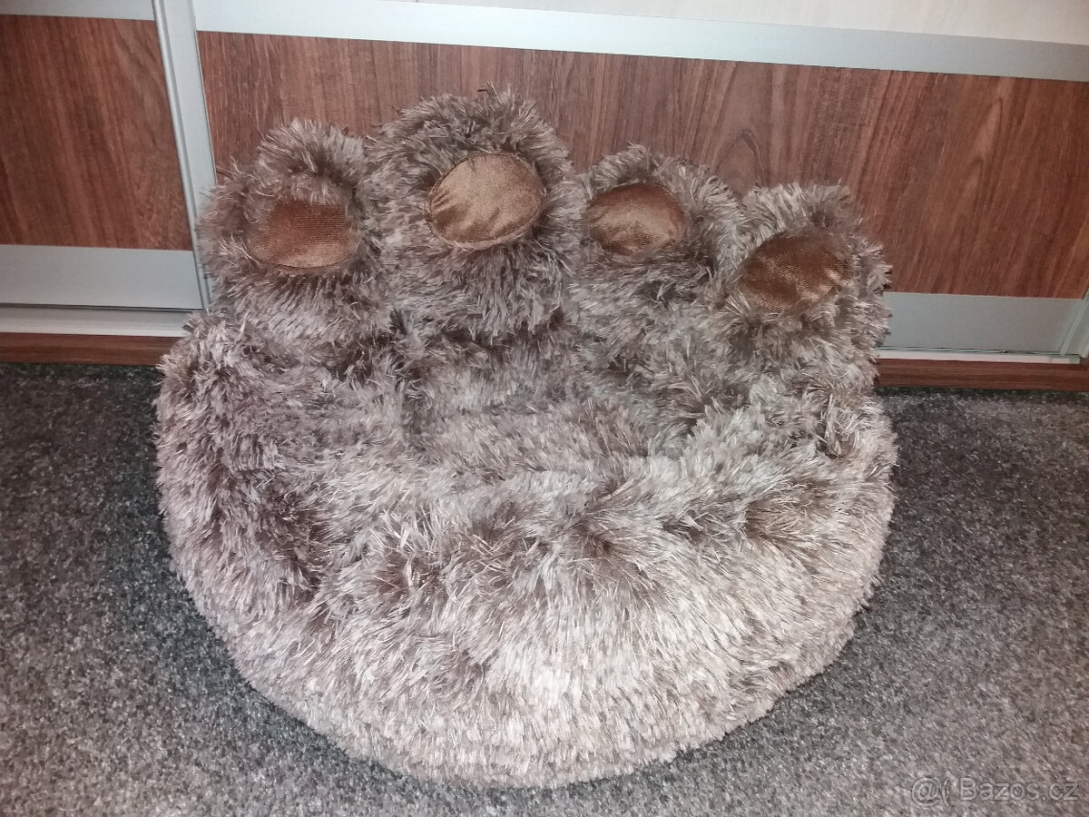 Pelíšek pro pejska, samonavíjecí vodítka atd...