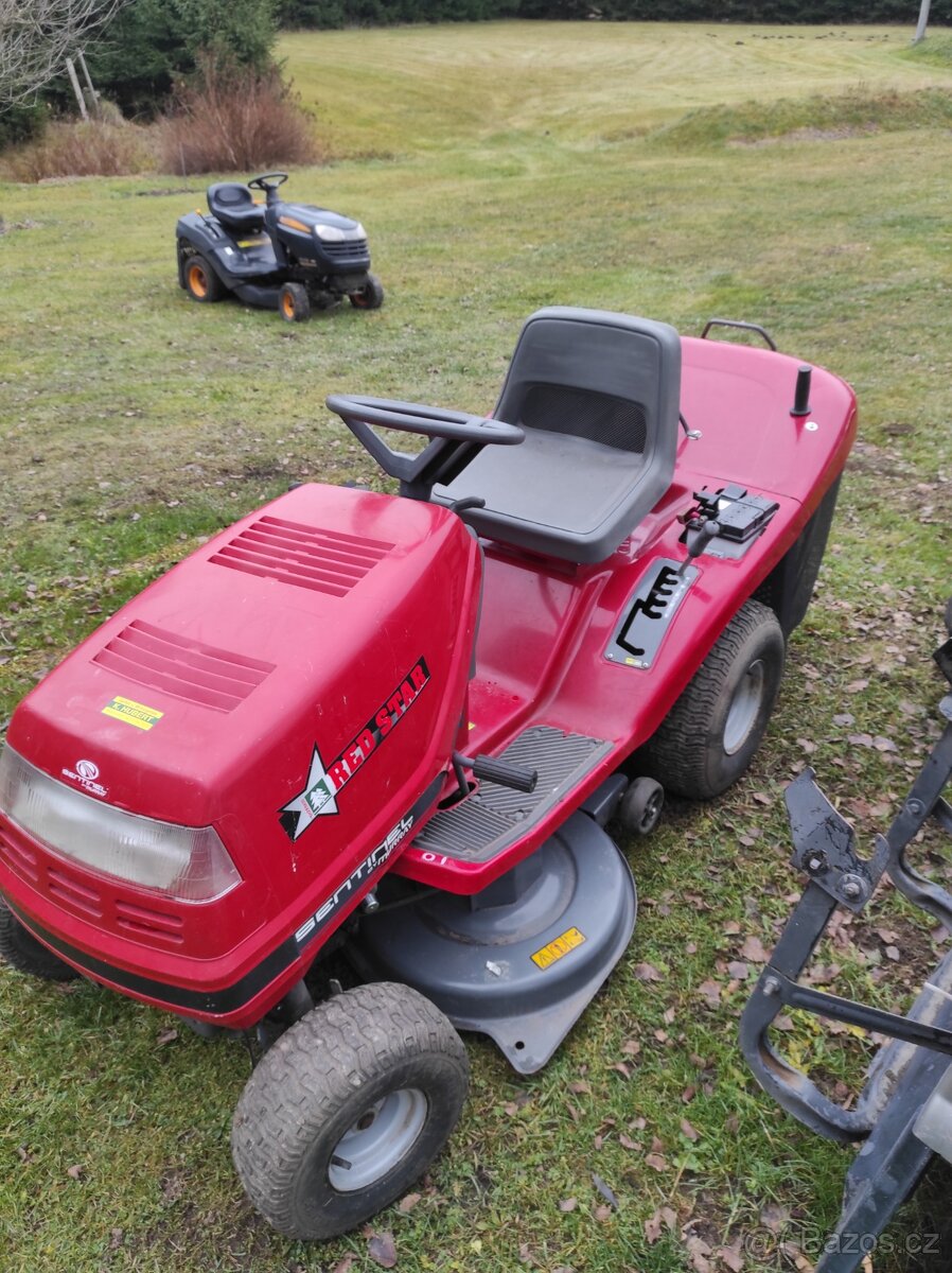 Zahradní traktůrek Murray Sentinel 135.