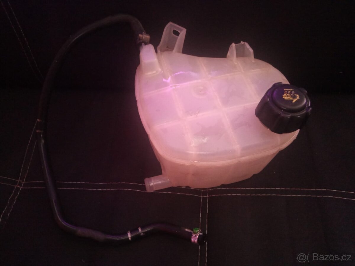 Nádržka chladící kapaliny Renault