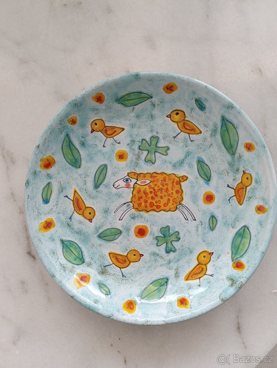 Keramický talíř s jarním motivem