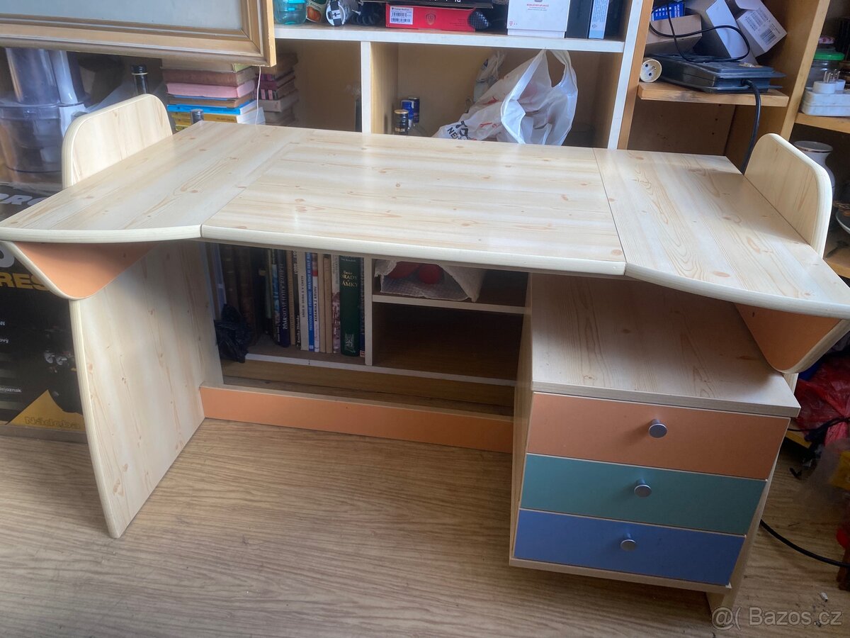 psací stůl