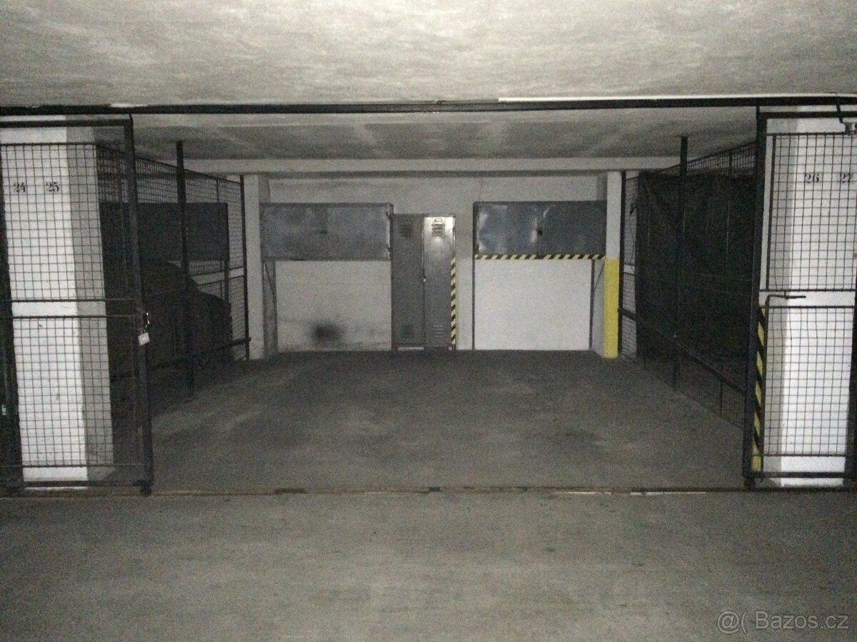 Prodám 2x garážové stání, 26 m2, Loosova, Brno-Lesná