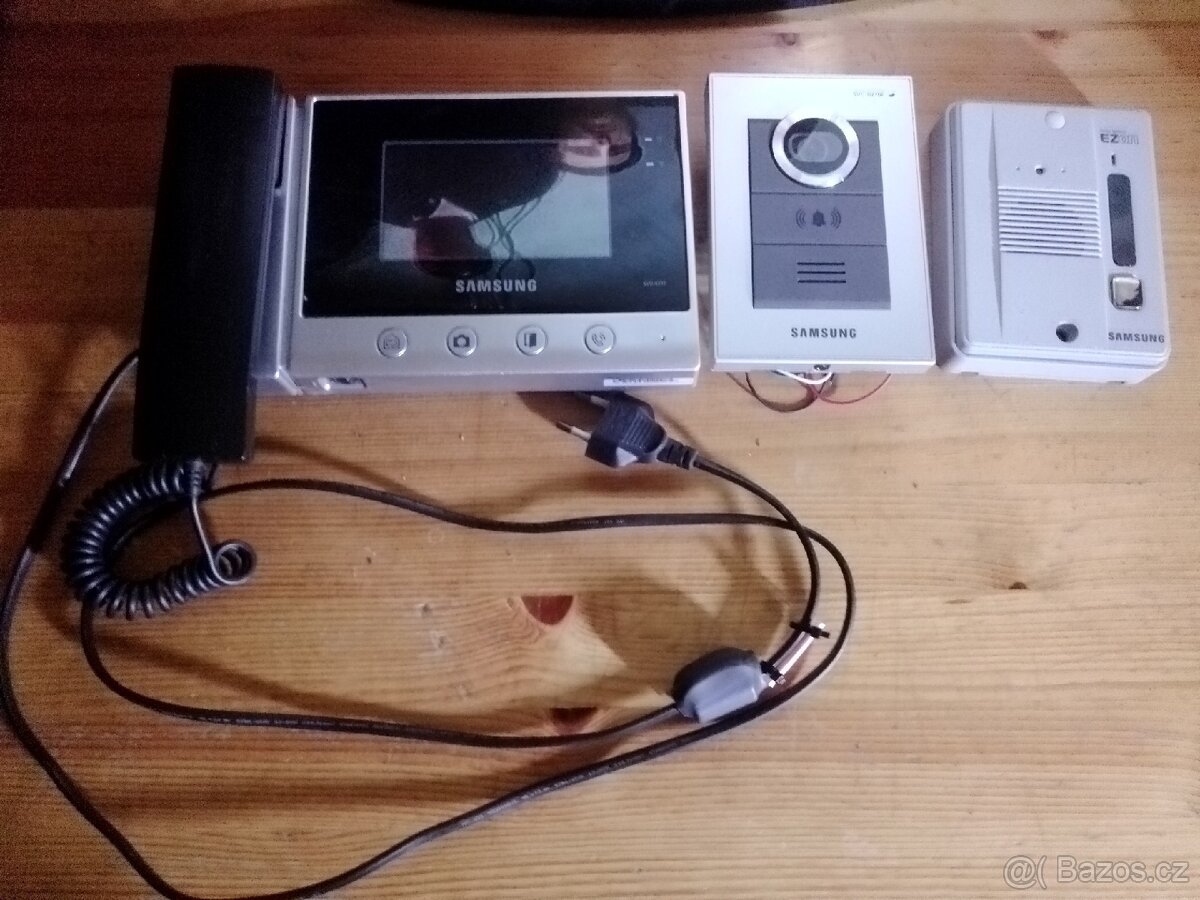 Domácí telefon s video Camerou a zvonkem na barák