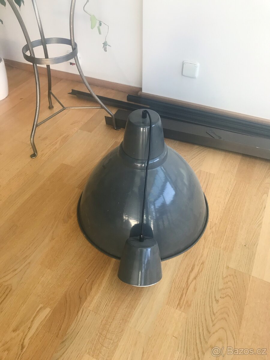 Průmyslový závěsný lustr, industrialní stínidlo IKEA