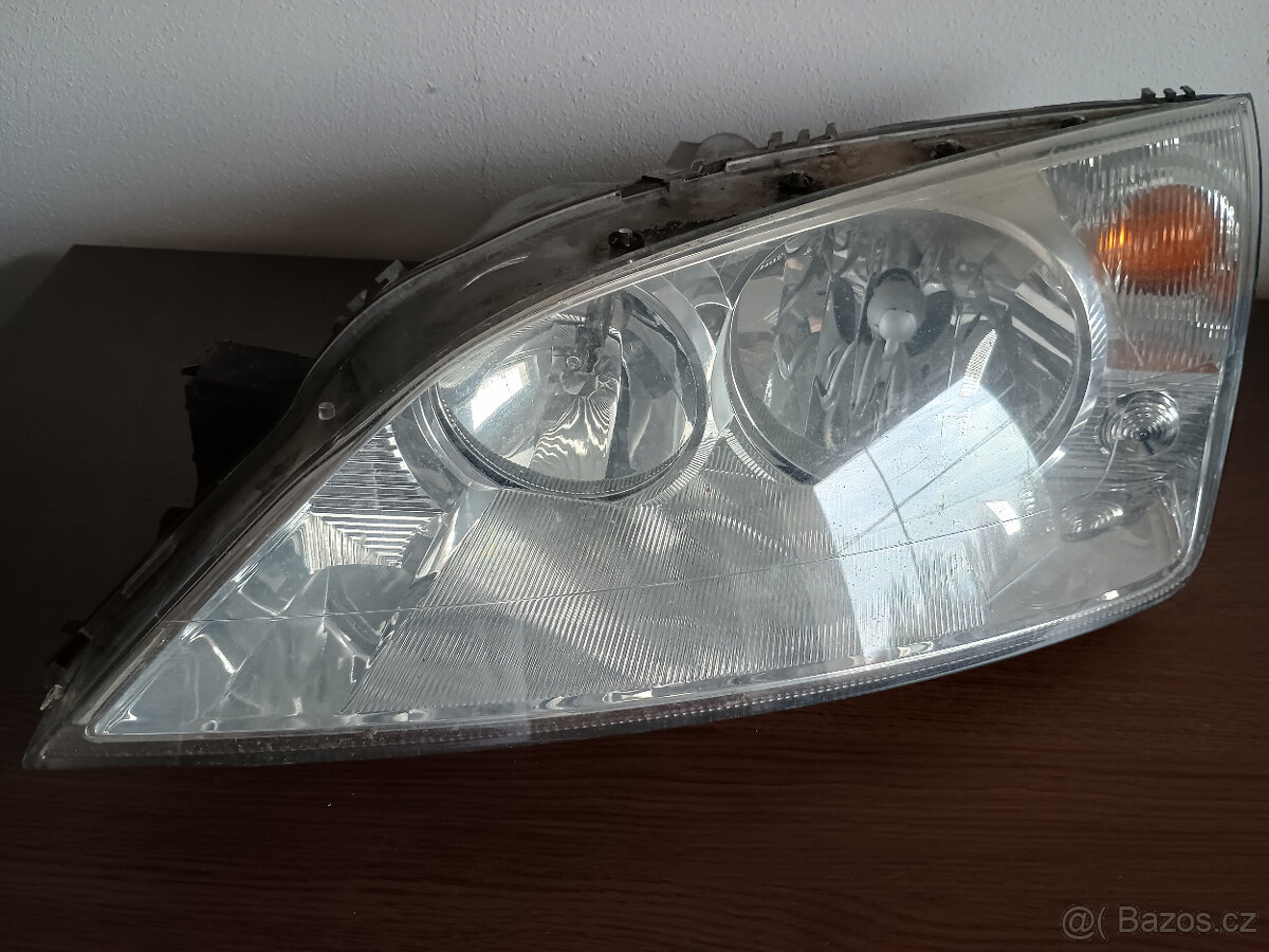 Ford Mondeo mk3 levé přední světlo