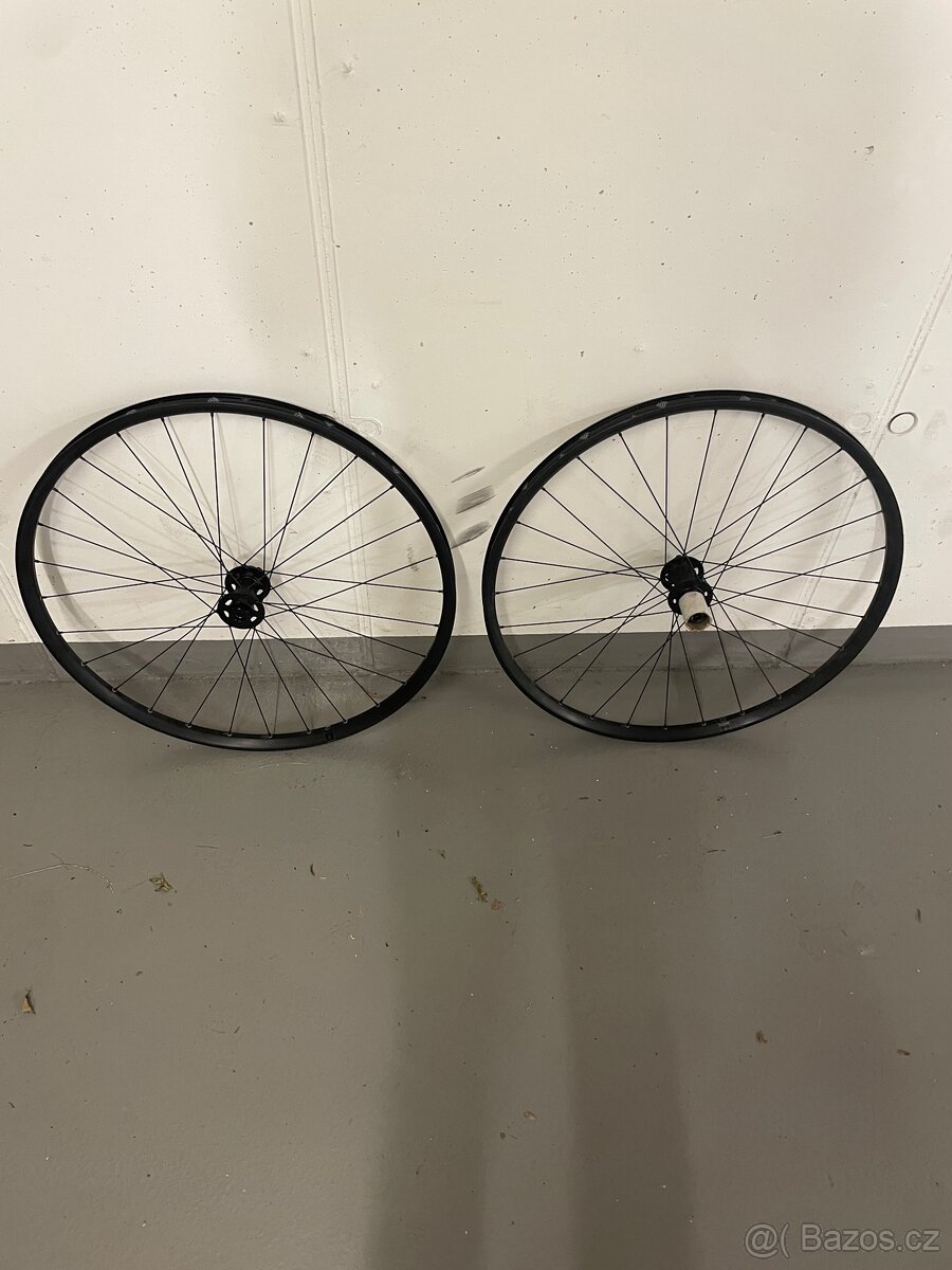 Zapletená kola Specialized