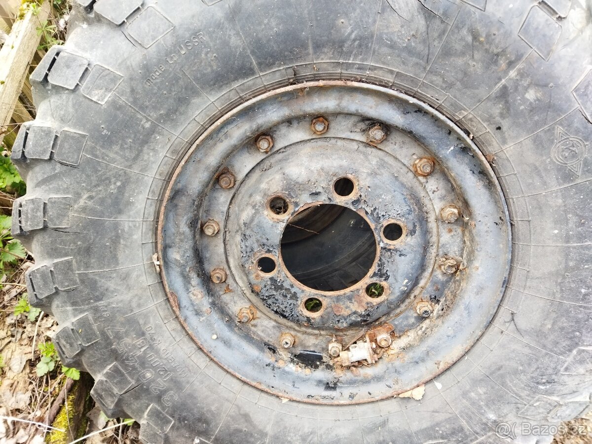 Prodám disk s pneu z Vozu GAZ 66/ZIL