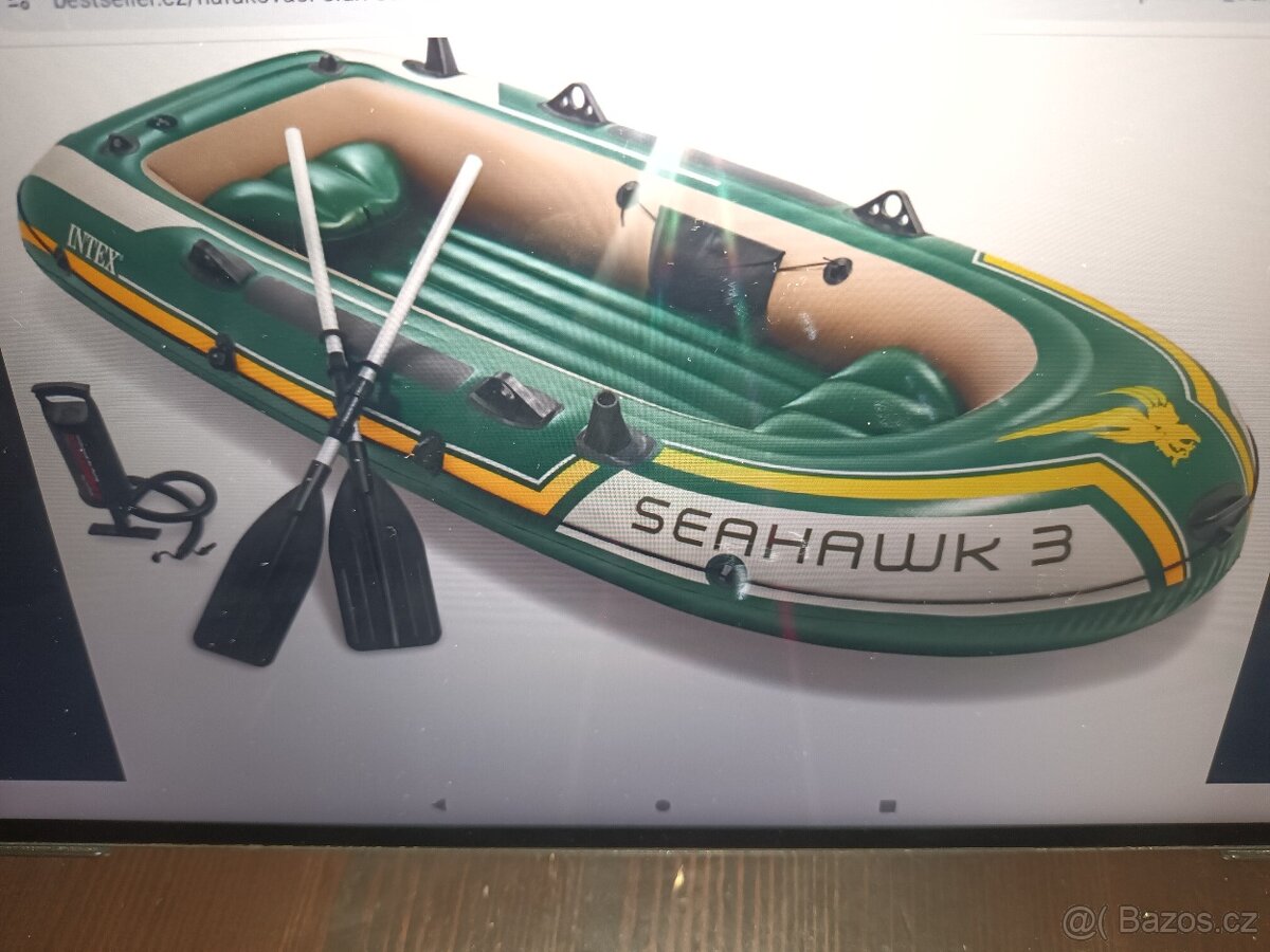 Prodám nafukovací člun +lodní motor