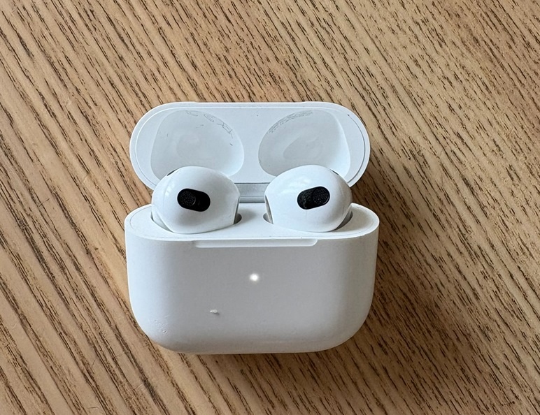 Apple AirPods (3. generace) s MagSafe