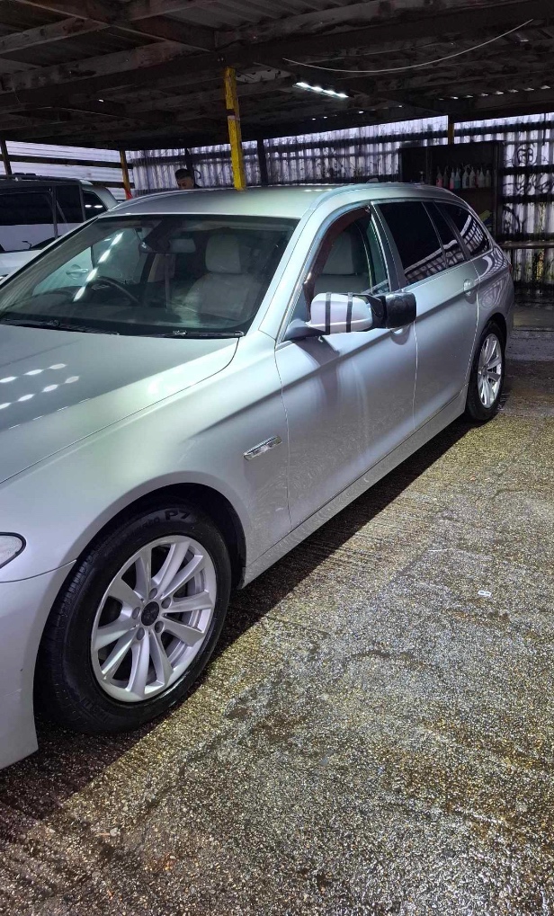 BMW f10 520 d anglické auto