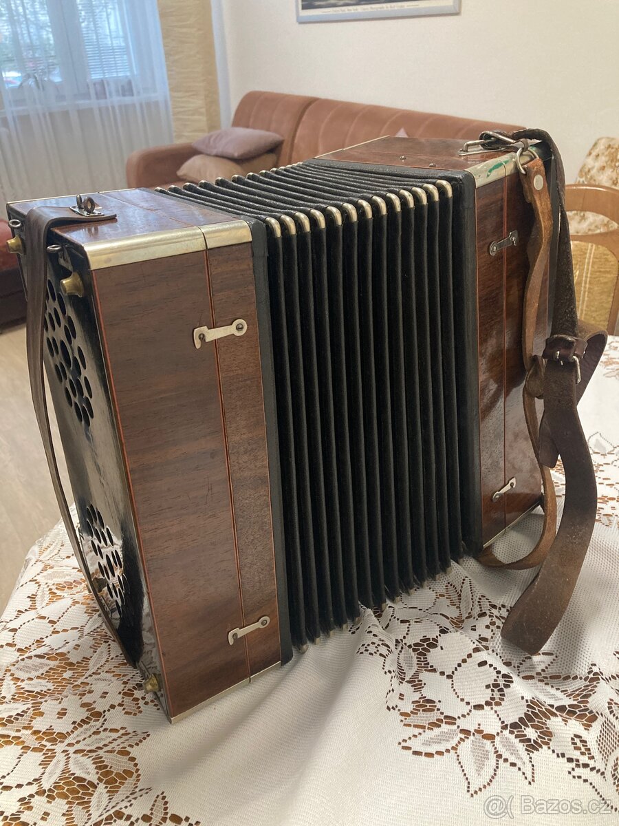 Prodám harmoniku Hlaváček Louny