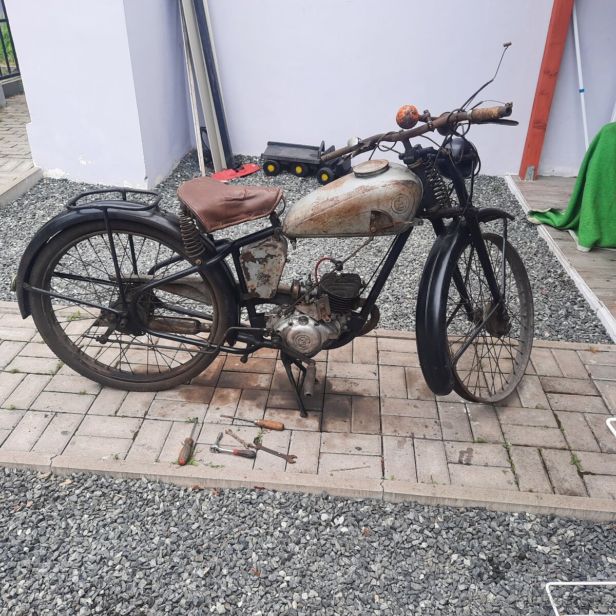 Prodám ČZ 98 motokolo